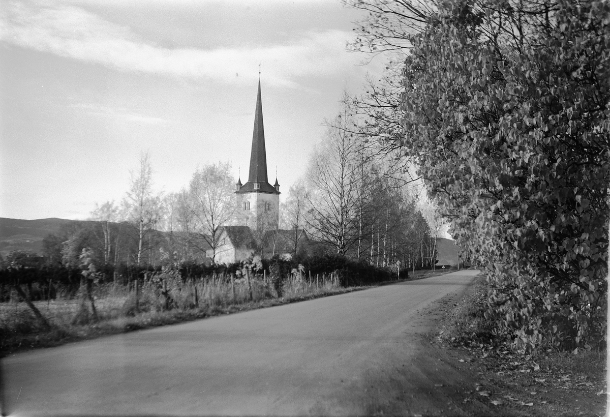 Håkon Prestkværn, PARTI VED RINGSAKER KIRKE, ÅSHØGDVEGEN