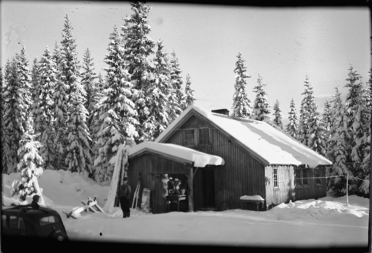 Håkon Prestkværn, Vinterlandskap. Hus i skogen.