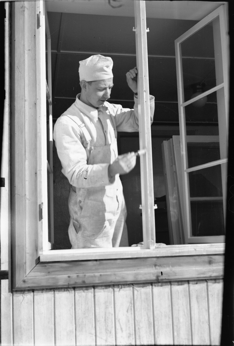 Håkon Prestkværn, Ukjent mann maler hus. Håndverker.