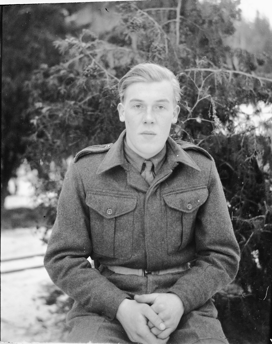 Håkon Prestkværn, Ukjent norsk soldat i uniform.