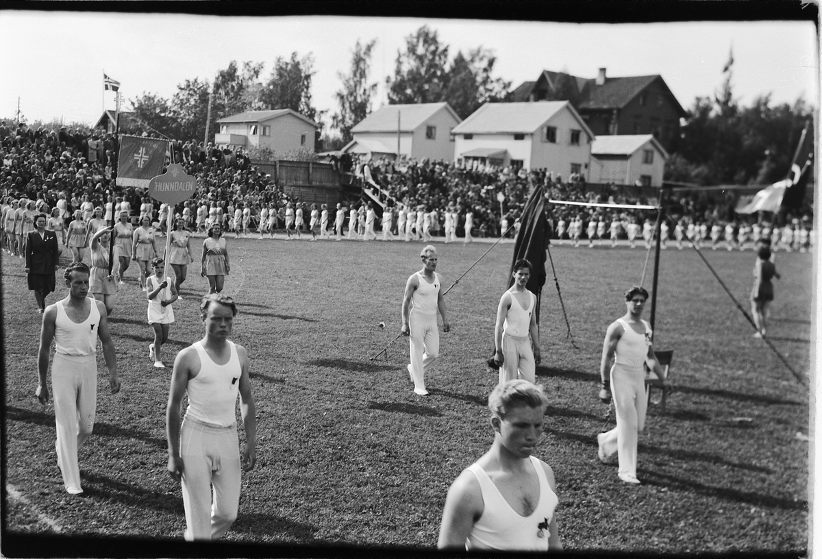 Håkon Prestkværn, Briskeby Gressbane, Hamar, turnstevne,defilering,