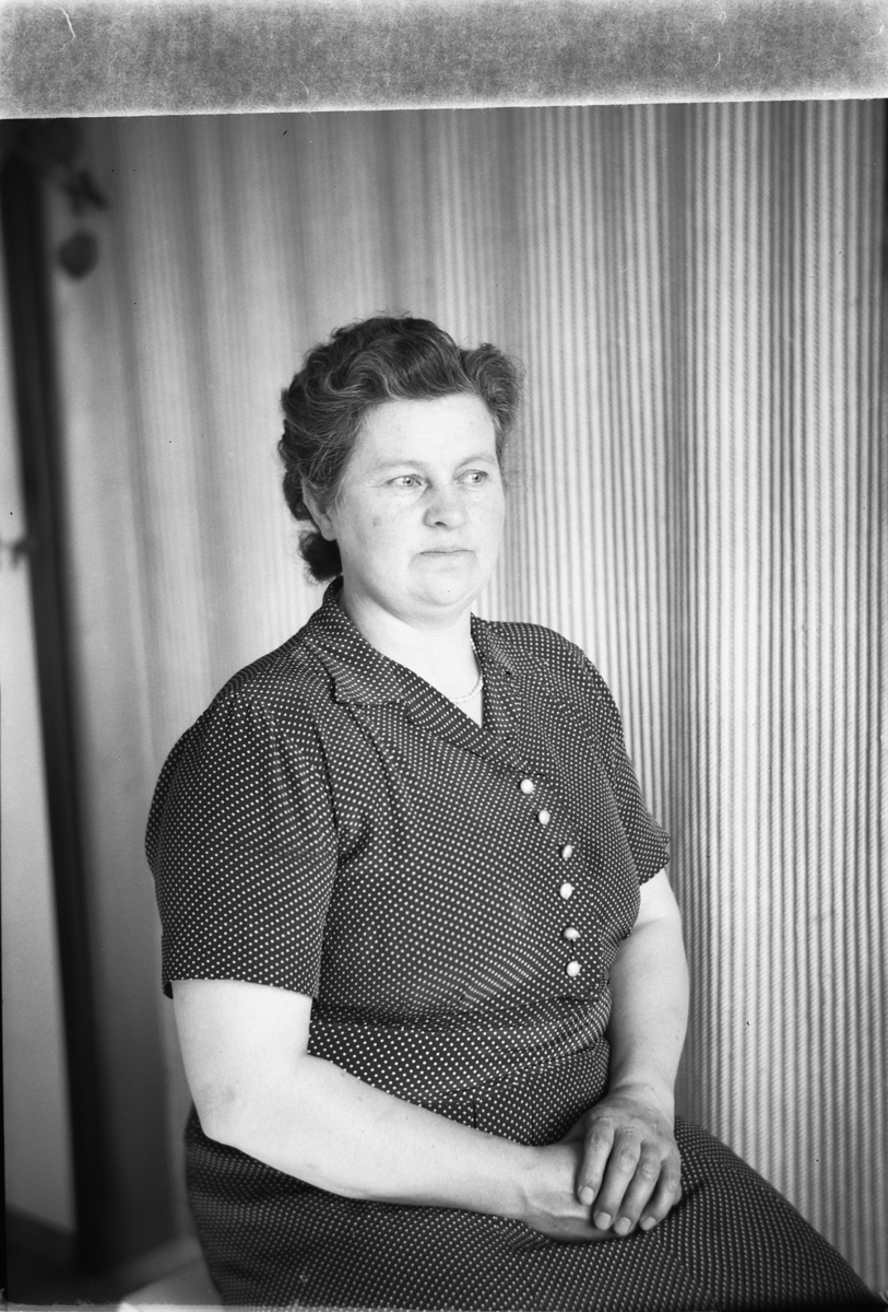 Håkon Prestkværn, Fru baker Simensen, Moelv.