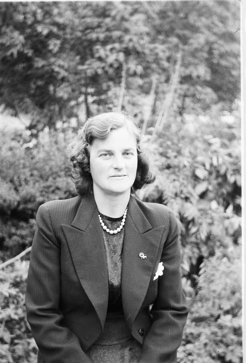 Håkon Prestkværn, Agnes Pedersen, Moelv