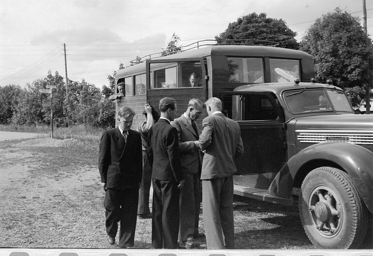 Håkon Prestkværn, DIAMOND T LASTEBIL 1938-39, BUSSHUS