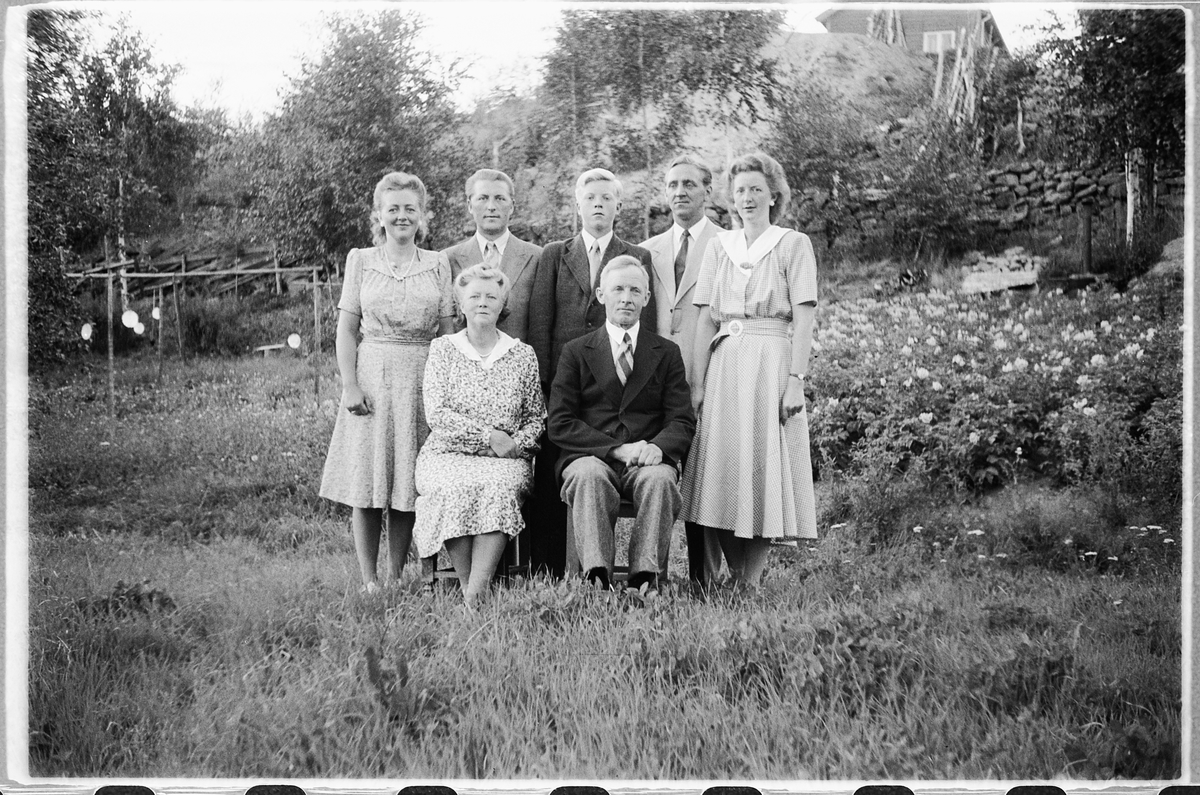 Håkon Prestkværn, Eksteriør, hage. Ukjent familiegruppe.