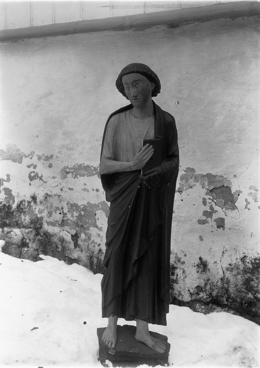 Kristoffer Horne, TREFIGUR FRA KIRKE.