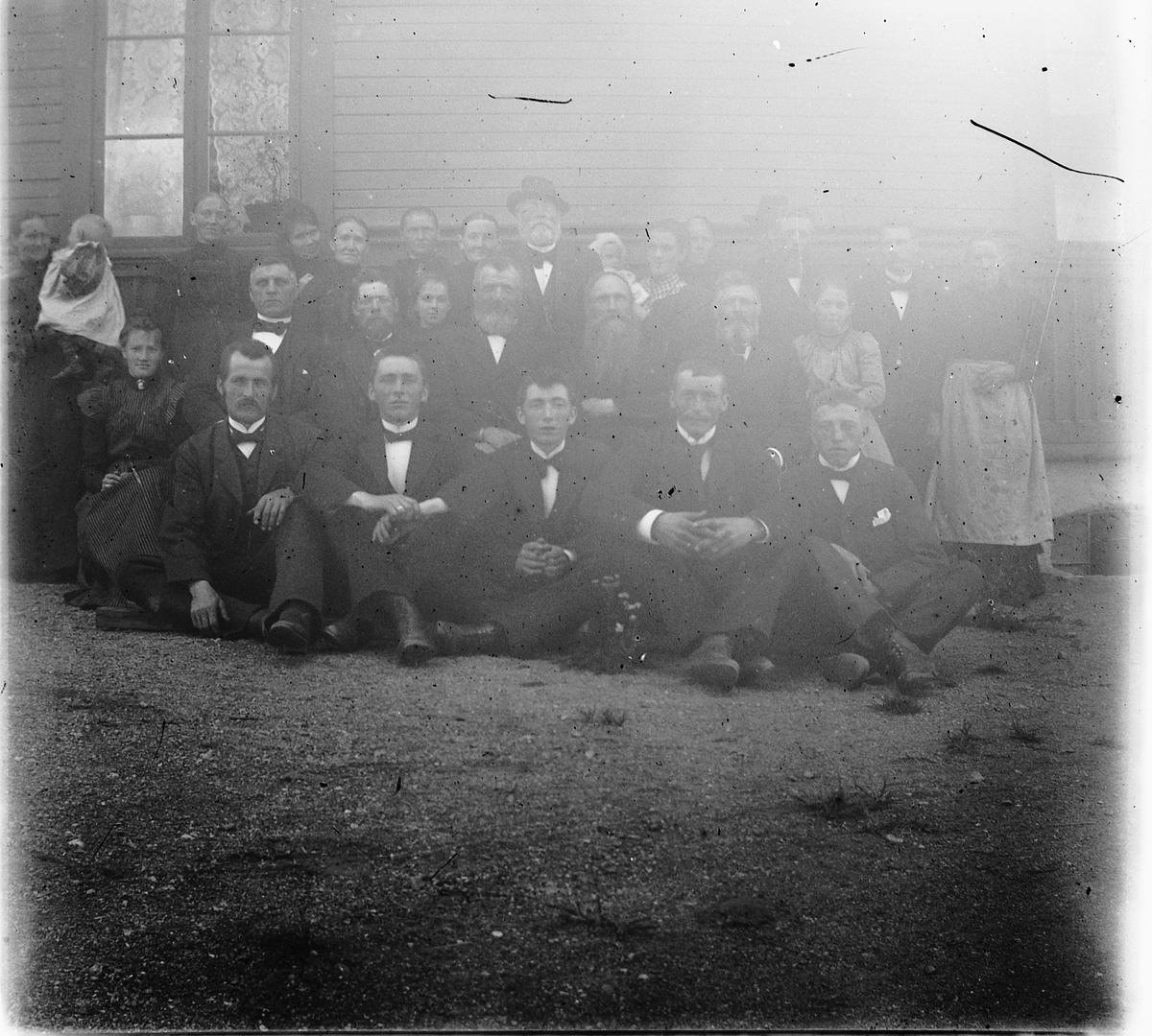 Ragnvald Andersen, Stor gruppe ukjente mennesker.