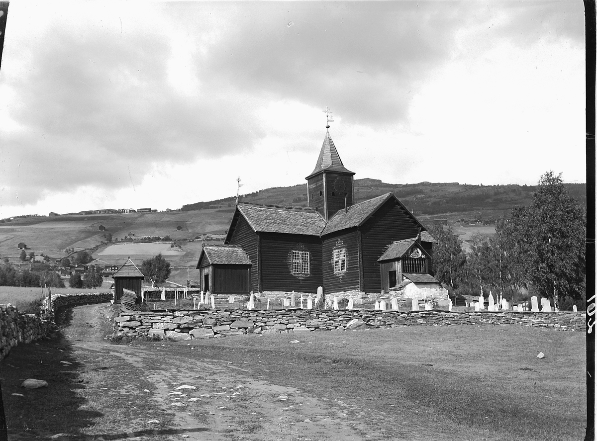 Simen Baardseth, Sødorp kirke, Nord-Fron. Kirken ble flyttet i 1910 og fikk et høyere spir.