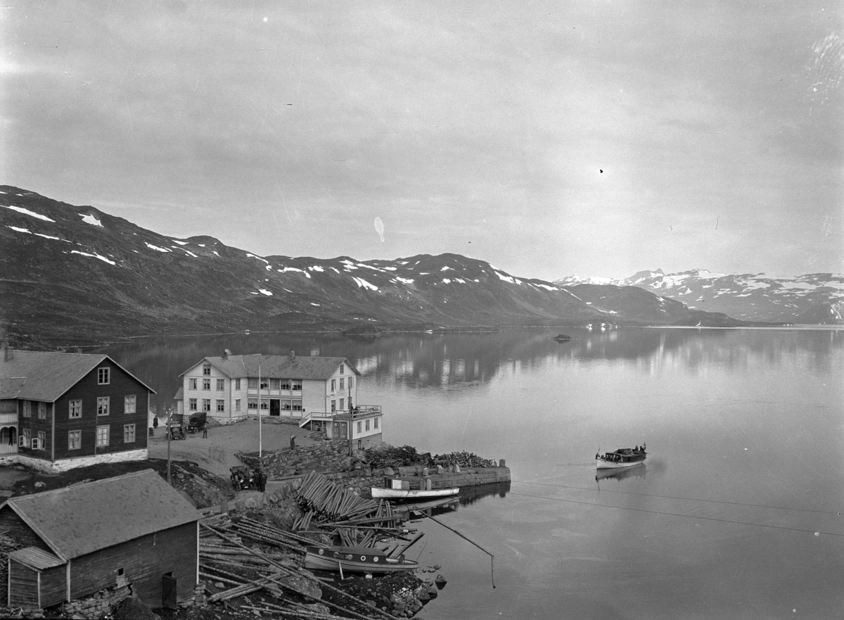 Kristian Heramb, Bebyggelse og båter ved Tyin i Jotunheimen, Vang.