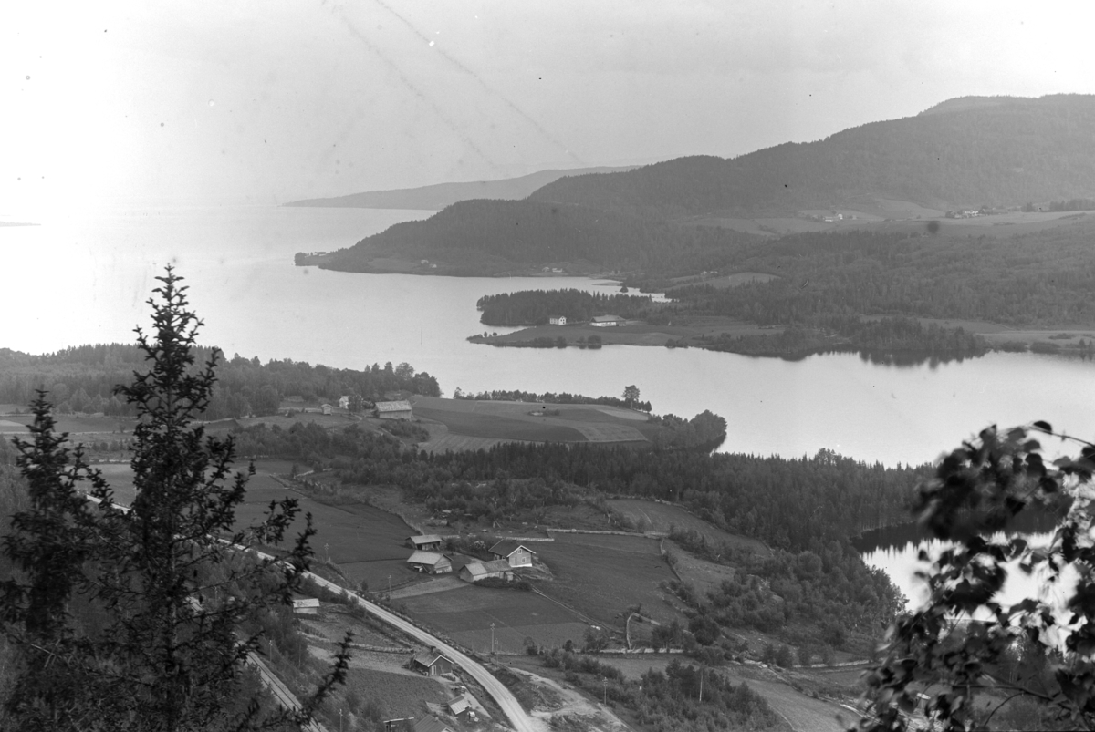 Ole Hansen Løken, LANDSKAP, UTSIKT FRA FANGBERGET, MOT BOTSENDEN, FURNESFJORDEN, BANGSBERGET, Ringsaker.