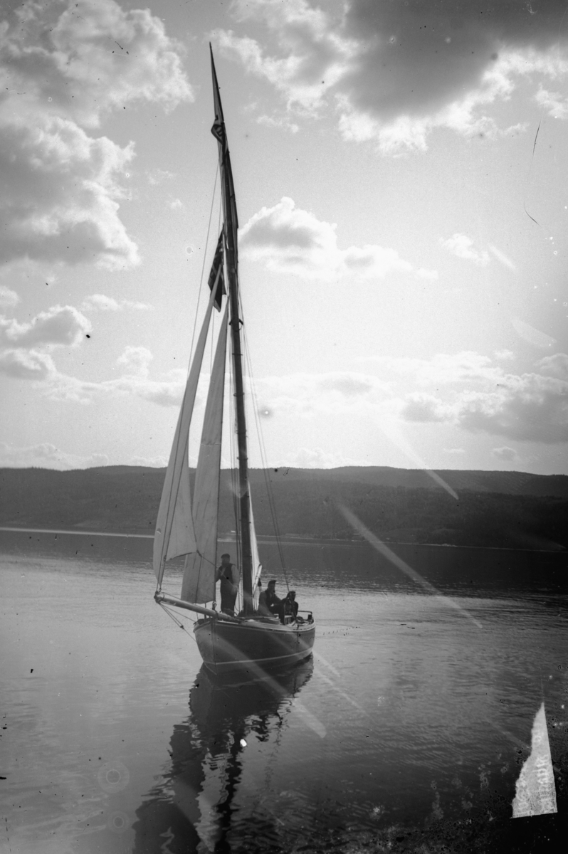 Hans Emil Erichsen, Seilbåt.