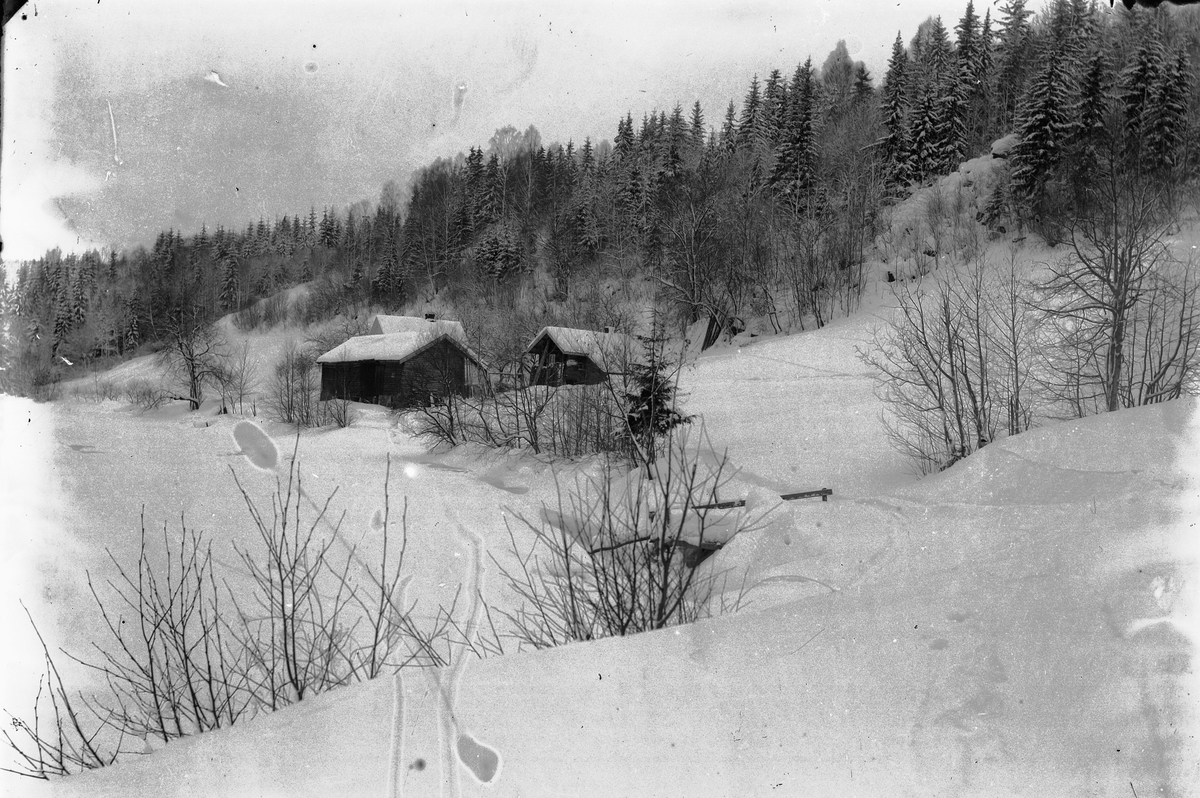 Hans Emil Erichsen, Ukjent gard. Gardsbygninger. Vinter.