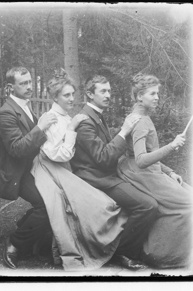 Hans Emil Erichsen, Forlovelsesgruppe, ukjente.
