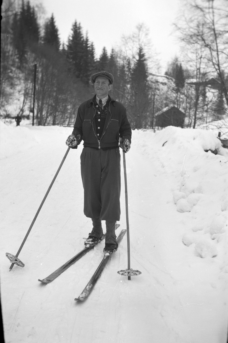 Håkon Prestkværn, Ukjent mann på ski, skiantrekk