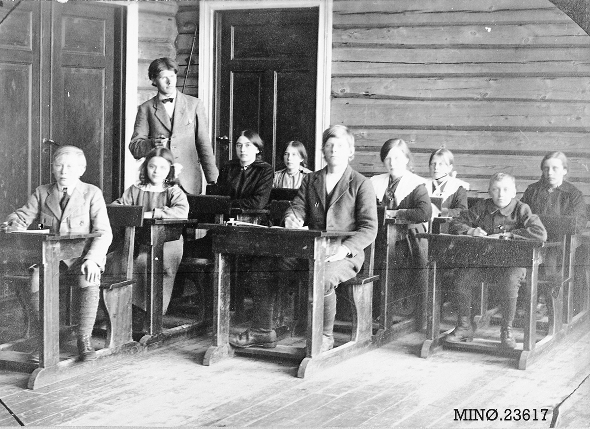 Henrik Augustinsson Stinessen, Skolebilde - Fådal skole, 2. klasse