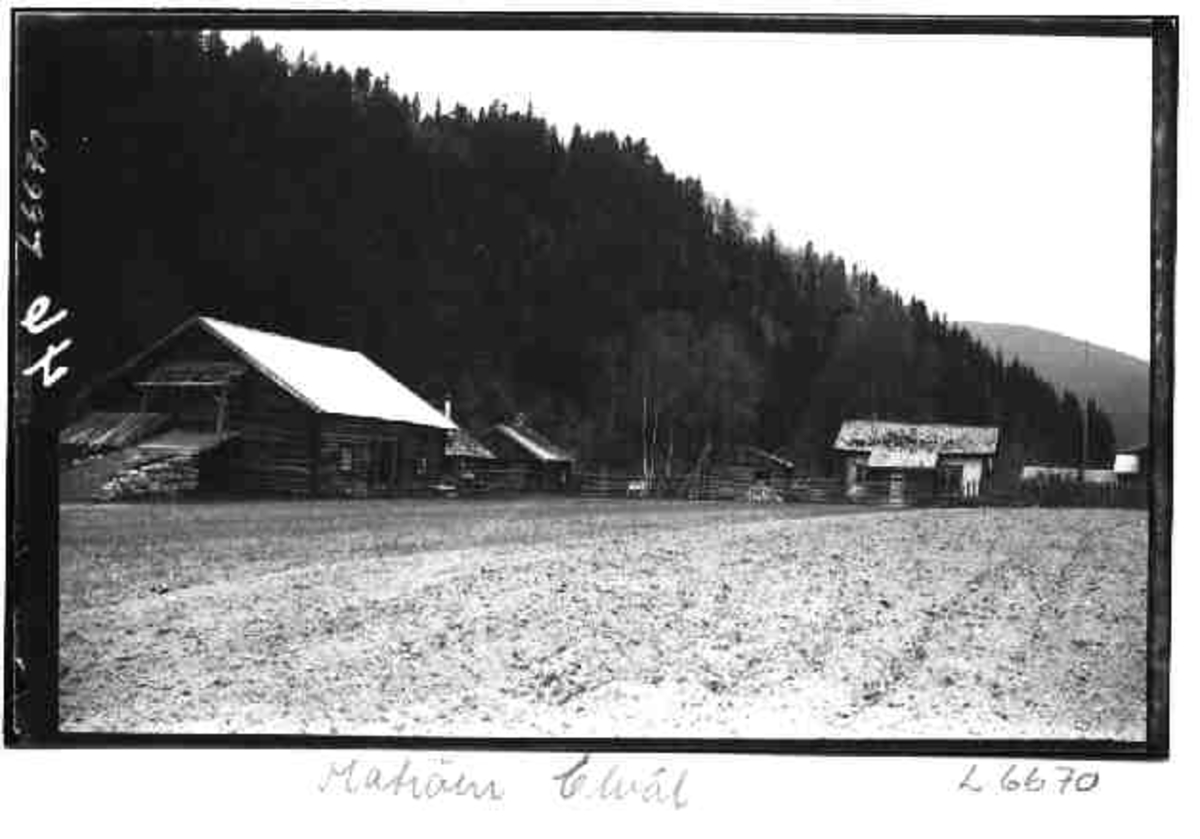 Per K. Lien, Gård, Matrøen, Elvål, Rendalen, fjøs, uthus