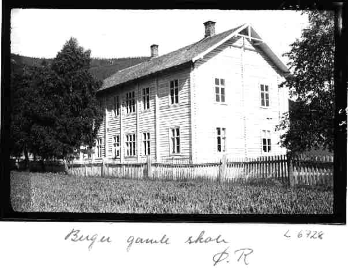 Per K. Lien, Berger gamle skole, Øvre Rendal, Rendalen