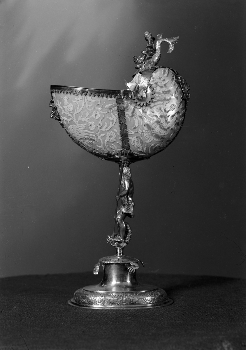 Normann Fotoatelier, Ludvig Nilsen. Pokal. Sølvsmedarbeid.