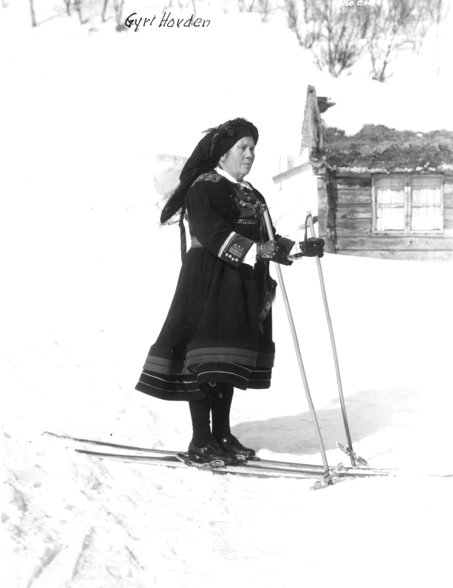 Anders Beer Wilse, Kvinnedrakt
