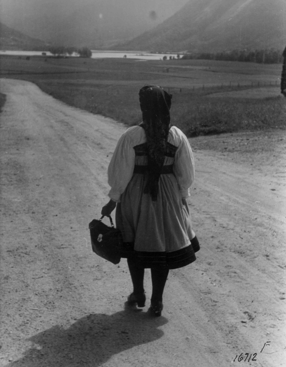 Anders Beer Wilse, Wilse original, Kvinnedrakt